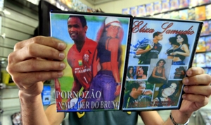 Capitalismo selvagem: Camelôs de Belo Horizonte estão faturando com a morte de Eliza Samudio capa dvd